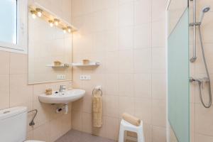 Koupelna v ubytování Casa Carlos - Villa en Son Cabrises + 18 fotografií