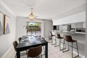 a dining room with a table and chairs in a kitchen at Montrose 2BR Sleeps 10 Walkable Gated Parking in Houston