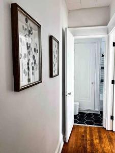 Fotografie z fotogalerie ubytování Bright Stunning Downtown Apt Close to Proctors v destinaci Schenectady