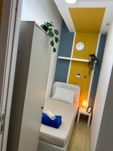 Postel nebo postele na pokoji v ubytování Lovely Partition Room in Barsha 1 Near Metro