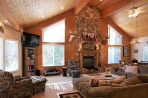Posezení v ubytování Spacious cabin with game room free WIFI & parking