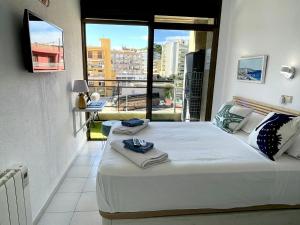 Posteľ alebo postele v izbe v ubytovaní Apartemento piscina centro calella 3 min playa + 37 fotografií