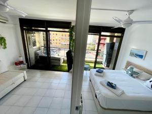 Posteľ alebo postele v izbe v ubytovaní Apartemento piscina centro calella 3 min playa