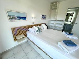 Posteľ alebo postele v izbe v ubytovaní Apartemento piscina centro calella 3 min playa