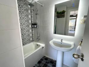 Kúpeľňa v ubytovaní Apartemento piscina centro calella 3 min playa