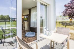 Rõdu või terrass majutusasutuses Seehotel Das JO
