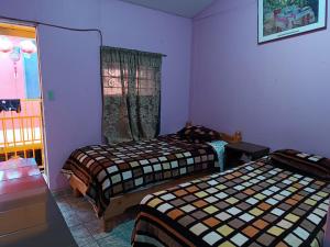 Postel nebo postele na pokoji v ubytování Hospedaje Barato Mi Casita de Colores