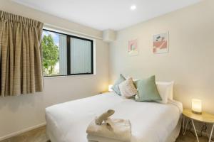 Ένα ή περισσότερα κρεβάτια σε δωμάτιο στο Urban Glow Townhouse with parking