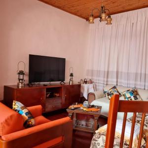 a living room with a tv and a couch at Casa Patrimonial Abejorral - CASA GASAMA in Abejorral