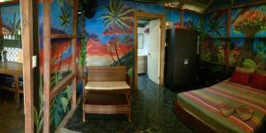 Postel nebo postele na pokoji v ubytování Oasis Beachfront Hostel