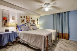 a bedroom with a bed and a ceiling fan at Harmony Home with Fire Pit 5 Mi to Niagara Cave! 