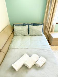 a bed with two white towels on it at Lisbon Luxury Studio in Amadora