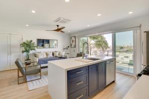 A kitchen or kitchenette at Ocean-View Hideaway, Walk to Imperial Beach