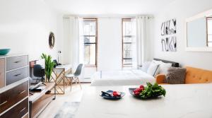 1597-6 Luxury Studio Upper East Side W&D tesisinde bir oturma alanı