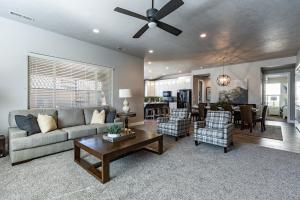 Istumisnurk majutusasutuses Paradise Village 113 Water Park and Kids Cove, Ping Pong, XBOX 360, Games, Beautiful Mountain Views, and More