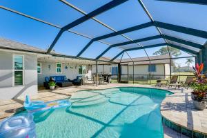 Der Swimmingpool an oder in der Nähe von Punta Gorda Oasis with Saltwater Pool and Gas Grill!
