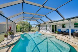 Der Swimmingpool an oder in der Nähe von Punta Gorda Oasis with Saltwater Pool and Gas Grill!