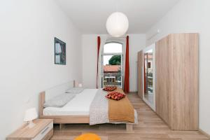 Postel nebo postele na pokoji v ubytování Four modern apartment's at antique Villa, Castropola 8, Pula, City Center