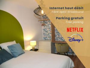 a bedroom with a bed and a sign that reads internet hour delight fibre optic broadband at Les Chambres de Troyes - Parking Free Fibre Netflix in Troyes
