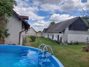 Bazén v ubytování Ubytování na statku - Podolsko nebo v jeho okolí