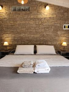 a bedroom with a bed with towels on it at La Casita in Junín de los Andes