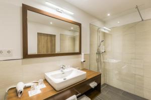 Vannituba majutusasutuses Seehotel Das JO
