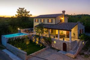 Bazén v ubytování Villa Gogli with private pool in Rabac Labin nebo v jeho okolí