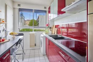 Dapur atau dapur kecil di Beautiful flat in Fontenay-sous-Bois near Paris - Welkeys