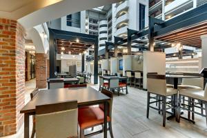 Restaurace v ubytování Drury Plaza Hotel St. Paul Downtown