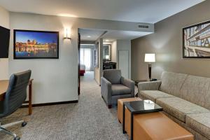 Posezení v ubytování Drury Plaza Hotel St. Paul Downtown