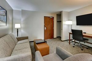 TV a/nebo společenská místnost v ubytování Drury Plaza Hotel St. Paul Downtown