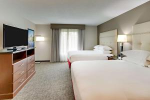 TV a/nebo společenská místnost v ubytování Drury Plaza Hotel St. Paul Downtown
