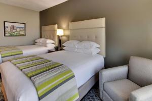 Krevet ili kreveti u jedinici u objektu Drury Inn & Suites Columbus Polaris