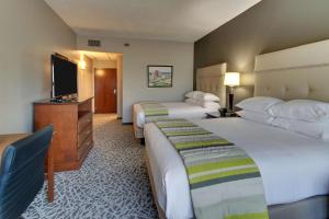 Krevet ili kreveti u jedinici u objektu Drury Inn & Suites Columbus Polaris
