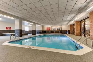 Bazén v ubytování Drury Plaza Hotel St. Paul Downtown nebo v jeho okolí