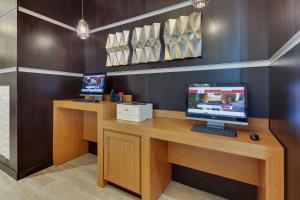 TV i/ili zabavni centar u objektu Drury Inn & Suites Columbus Polaris
