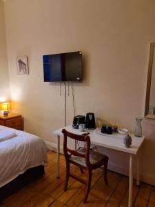 TV a/nebo společenská místnost v ubytování Haymarket Station Rooms