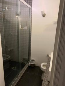 a bathroom with a shower and a toilet at Casa completa para 8 en Coacalco SuperB in Mexico City