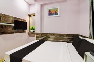 Una cama o camas en una habitación de OYO Flagship 70297 All Season