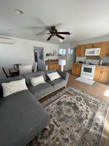 a living room with a couch and a kitchen at Kailani Loft, Kailua Coconut Grove 1-bedroom in Kailua