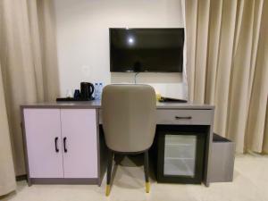 TV i/ili multimedijalni sistem u objektu Wave View Hotel