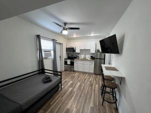Η κουζίνα ή μικρή κουζίνα στο Designed Private Suites in Miami +24 φωτογραφίες