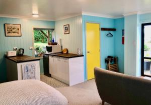Imagen de la galería de Butterfield Beach Studio Car petrol and breakfast provisions included, en Half-moon Bay