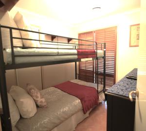 Двуетажно легло или двуетажни легла в стая в Walk to movie world
