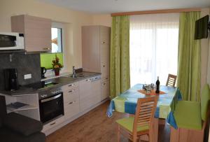 Kuchyň nebo kuchyňský kout v ubytování Appartements Real
