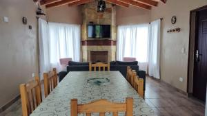 a dining room with a table and a couch at Rincón Bonito in El Hoyo