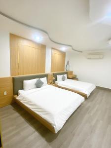 Tempat tidur dalam kamar di Son Ca Motel