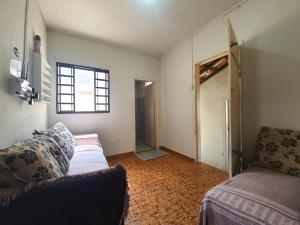 a living room with a couch and a window at Casa de temporada em Capitólio Mg in Capitólio