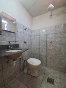 a bathroom with a toilet and a sink at Casa de temporada em Capitólio Mg in Capitólio +20 photos