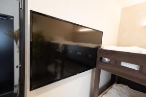 A bed or beds in a room at “1ST ROOM” 内装デザイナー監修！30㎡ 最大6名 経堂駅から徒歩5分 築浅 良質な暮らしを